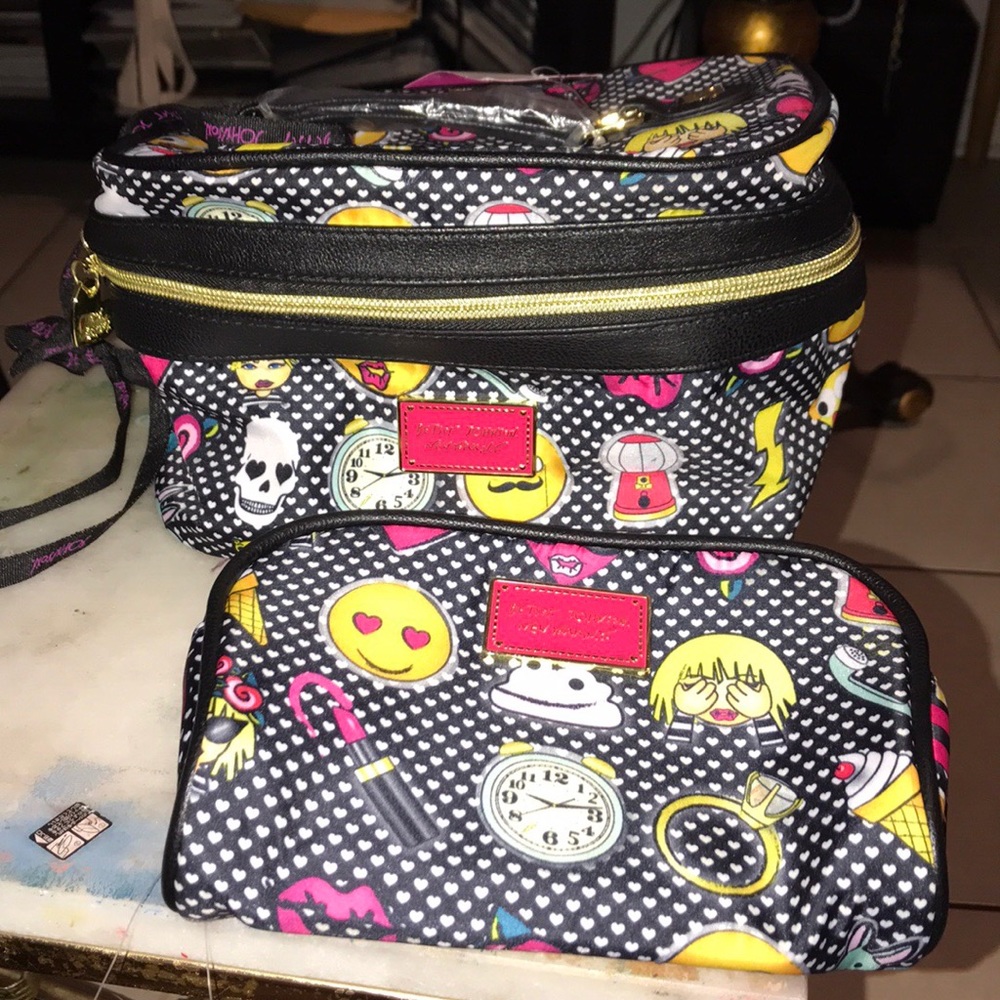 Cosmetic case very cute  set by betsy Johnson new